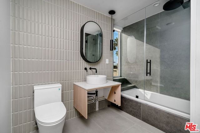 1136 N La Cienega Boulevard 401, West Hollywood, CA 90069