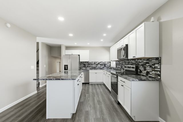 2614 E 28th Court, Davenport, IA 52803