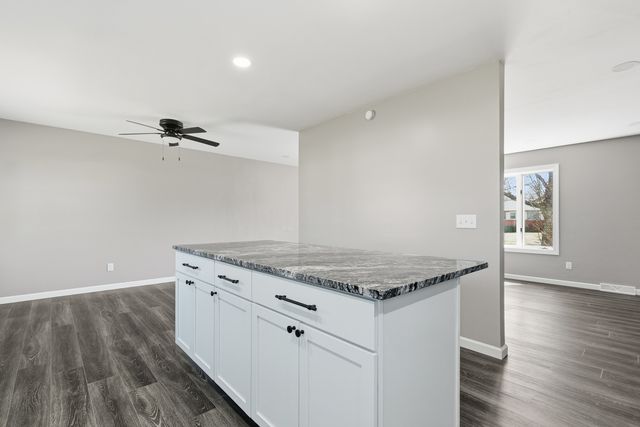 2614 E 28th Court, Davenport, IA 52803