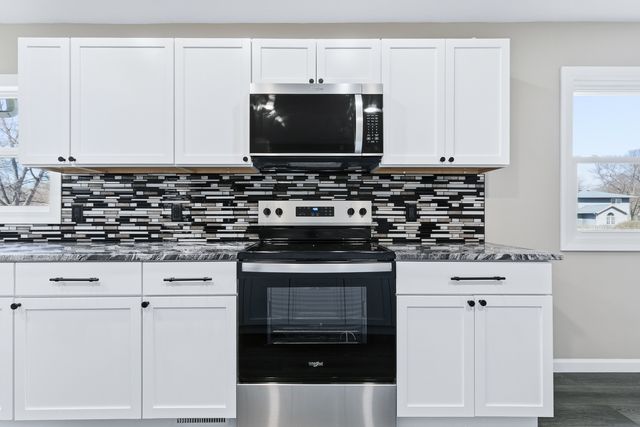 2614 E 28th Court, Davenport, IA 52803