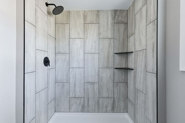 2614 E 28th Court, Davenport, IA 52803