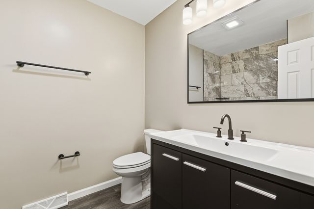 2614 E 28th Court, Davenport, IA 52803