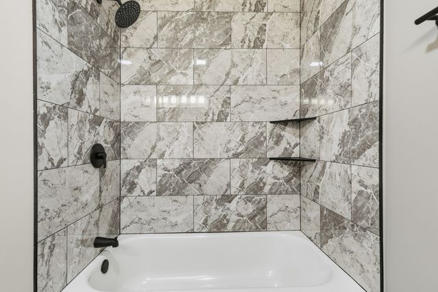 2614 E 28th Court, Davenport, IA 52803