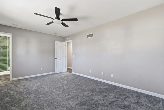 2614 E 28th Court, Davenport, IA 52803