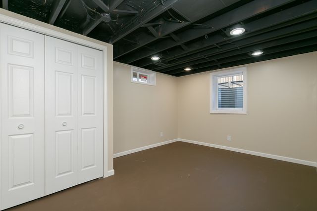 2614 E 28th Court, Davenport, IA 52803