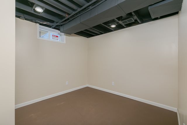 2614 E 28th Court, Davenport, IA 52803