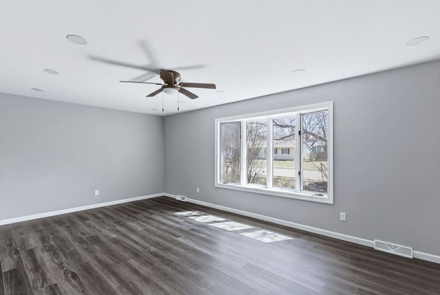 2614 E 28th Court, Davenport, IA 52803