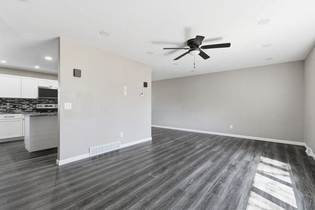 2614 E 28th Court, Davenport, IA 52803