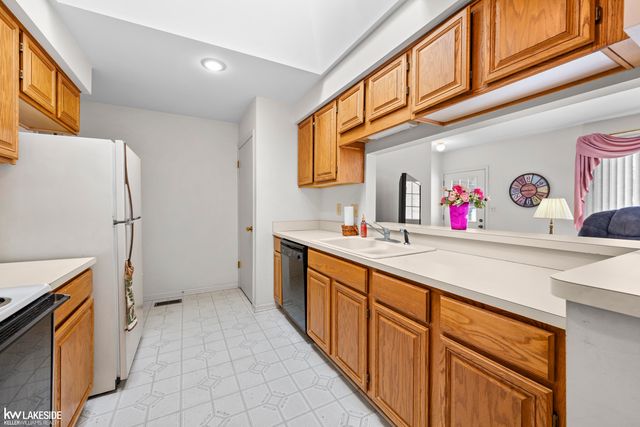 49544 Bishop Court, Shelby Twp, MI 48315