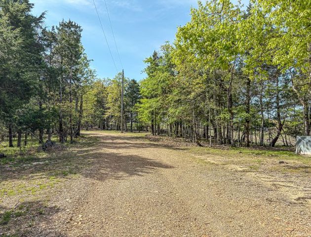 951 Marion County 8097, Yellville, AR 72687