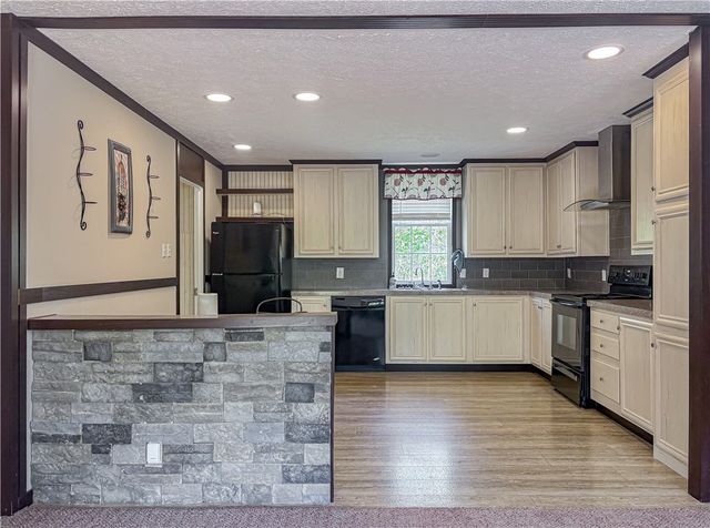 951 Marion County 8097, Yellville, AR 72687