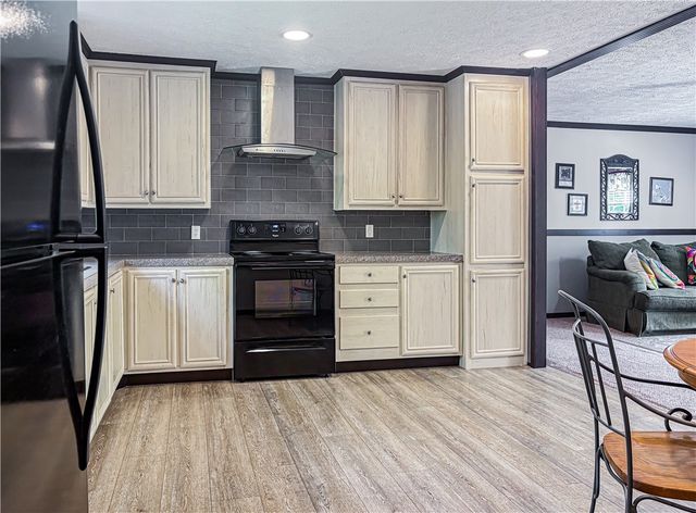 951 Marion County 8097, Yellville, AR 72687