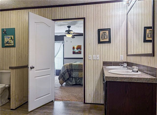 951 Marion County 8097, Yellville, AR 72687