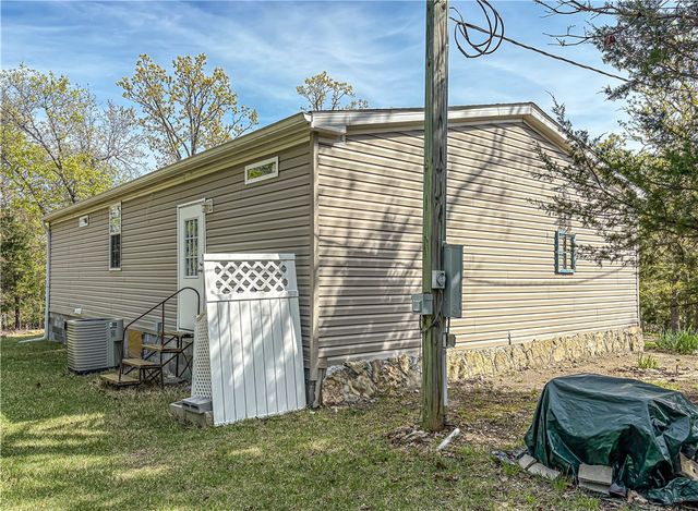 951 Marion County 8097, Yellville, AR 72687