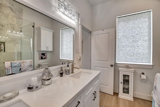 25 Cmdr Runco Lane, Taylor Lake Village, TX 77586