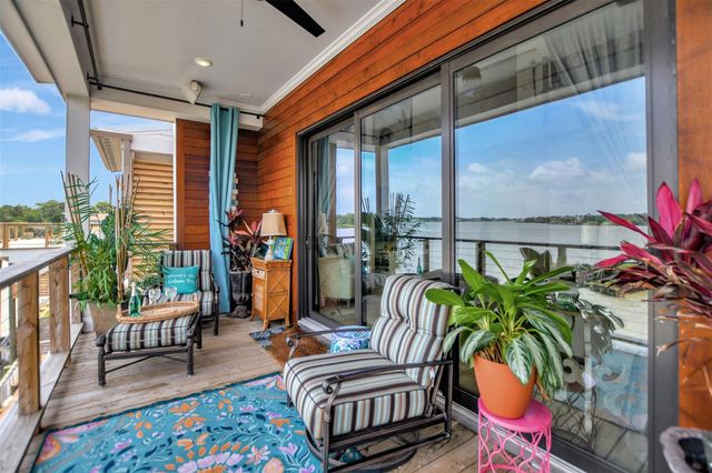 25 Cmdr Runco Lane, Taylor Lake Village, TX 77586