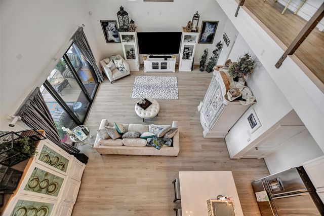 25 Cmdr Runco Lane, Taylor Lake Village, TX 77586