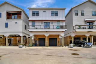 25 Cmdr Runco Lane, Taylor Lake Village, TX 77586