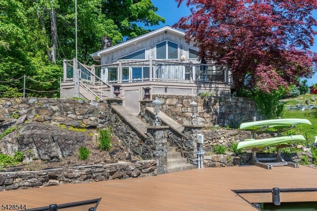 5 Coulter Pl, Hopatcong Boro, NJ 07821