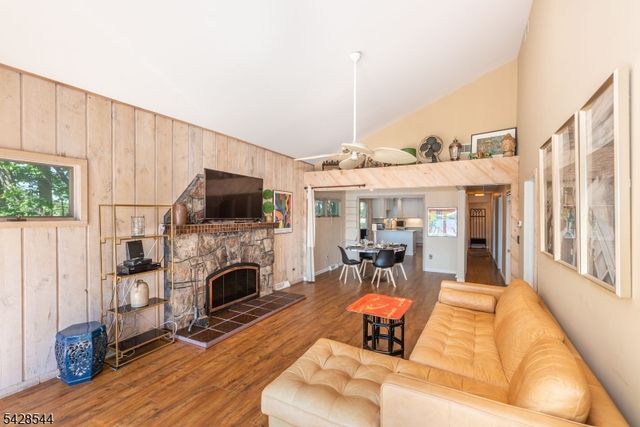 5 Coulter Pl, Hopatcong Boro, NJ 07821