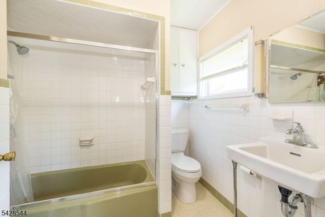 5 Coulter Pl, Hopatcong Boro, NJ 07821