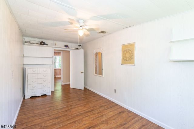5 Coulter Pl, Hopatcong Boro, NJ 07821