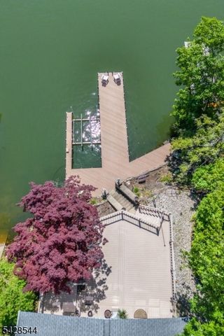 5 Coulter Pl, Hopatcong Boro, NJ 07821