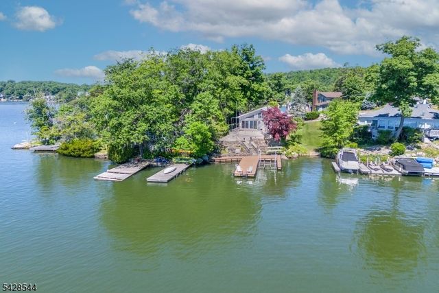 5 Coulter Pl, Hopatcong Boro, NJ 07821