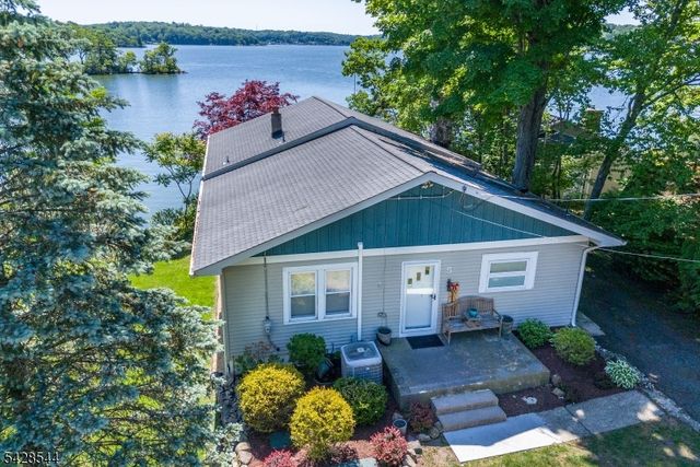 5 Coulter Pl, Hopatcong Boro, NJ 07821