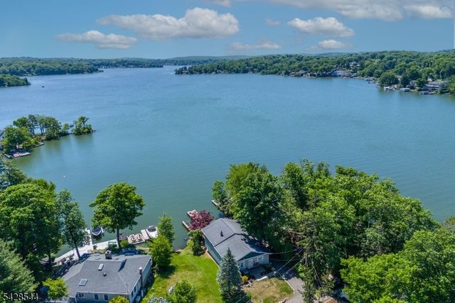 5 Coulter Pl, Hopatcong Boro, NJ 07821