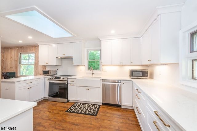 5 Coulter Pl, Hopatcong Boro, NJ 07821
