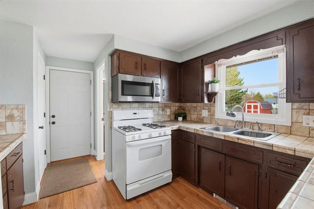 1465 GUNS STREET, Green Bay, WI 54311