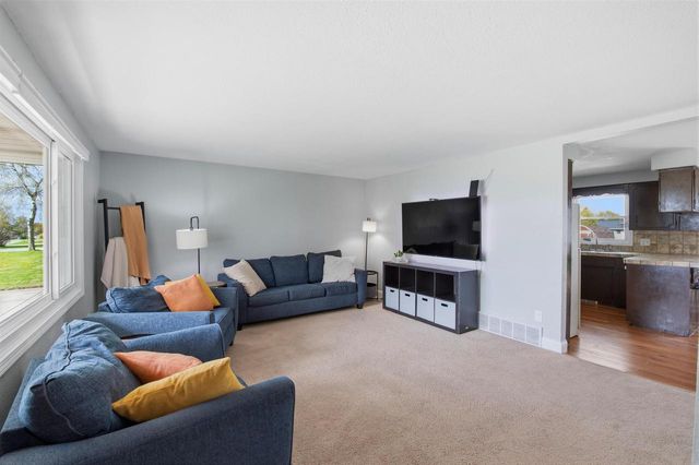 1465 GUNS STREET, Green Bay, WI 54311