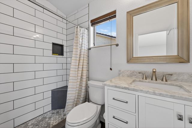 8823 Hampton Avenue NE, Albuquerque, NM 87122