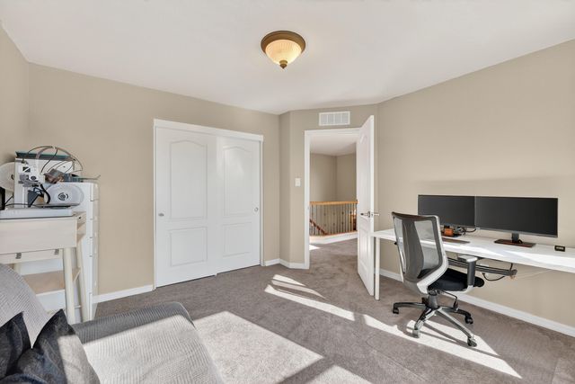 8823 Hampton Avenue NE, Albuquerque, NM 87122