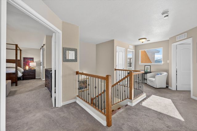 8823 Hampton Avenue NE, Albuquerque, NM 87122