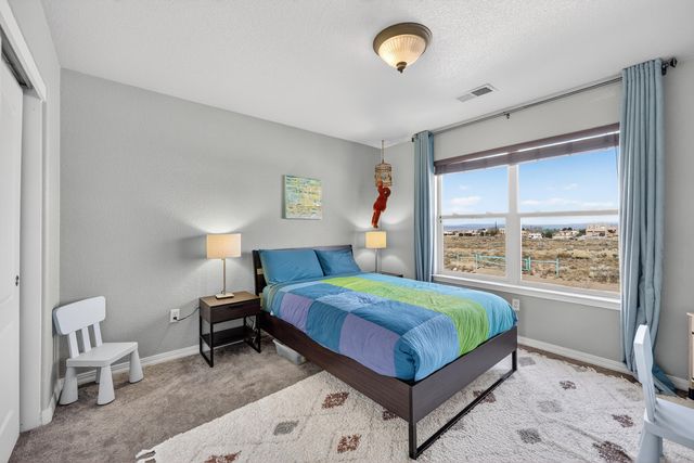 8823 Hampton Avenue NE, Albuquerque, NM 87122