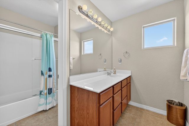 8823 Hampton Avenue NE, Albuquerque, NM 87122