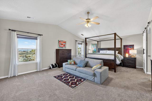 8823 Hampton Avenue NE, Albuquerque, NM 87122