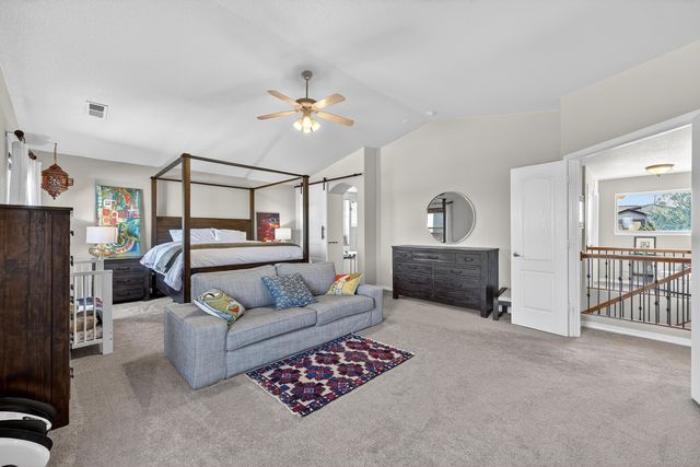 8823 Hampton Avenue NE, Albuquerque, NM 87122