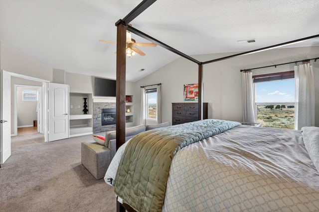 8823 Hampton Avenue NE, Albuquerque, NM 87122