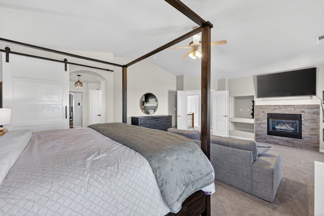 8823 Hampton Avenue NE, Albuquerque, NM 87122