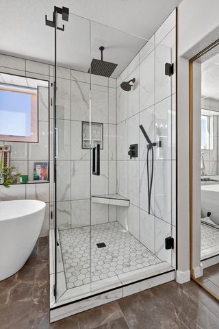 8823 Hampton Avenue NE, Albuquerque, NM 87122