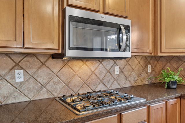 8823 Hampton Avenue NE, Albuquerque, NM 87122