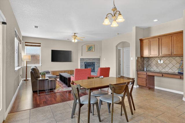 8823 Hampton Avenue NE, Albuquerque, NM 87122