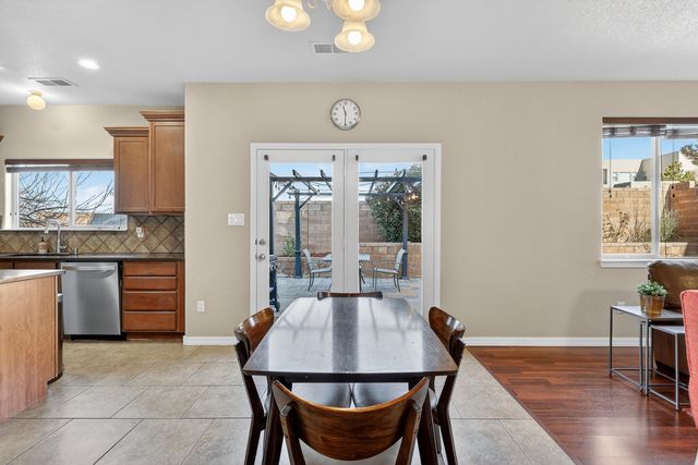 8823 Hampton Avenue NE, Albuquerque, NM 87122