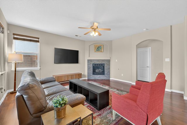 8823 Hampton Avenue NE, Albuquerque, NM 87122