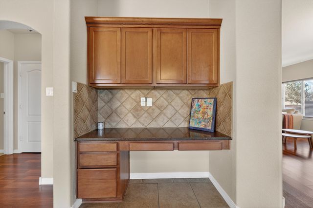 8823 Hampton Avenue NE, Albuquerque, NM 87122