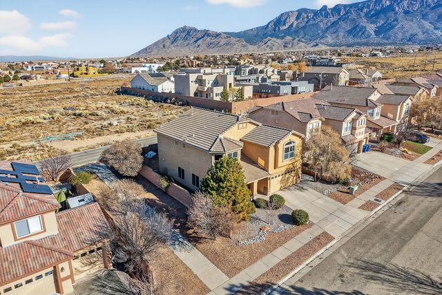 8823 Hampton Avenue NE, Albuquerque, NM 87122