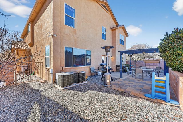 8823 Hampton Avenue NE, Albuquerque, NM 87122